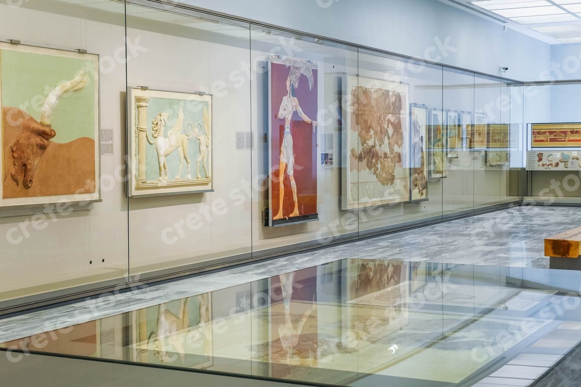ancient-minoan-murals-in-archaeological-museum-of-heraklion