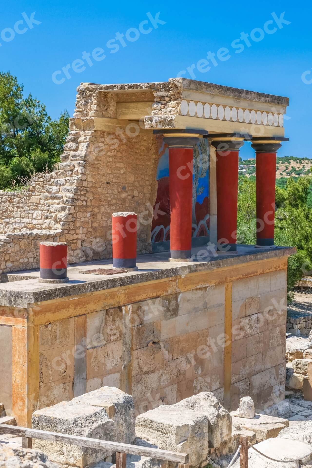 knossos-palace-archaeological-site-in-heraklion