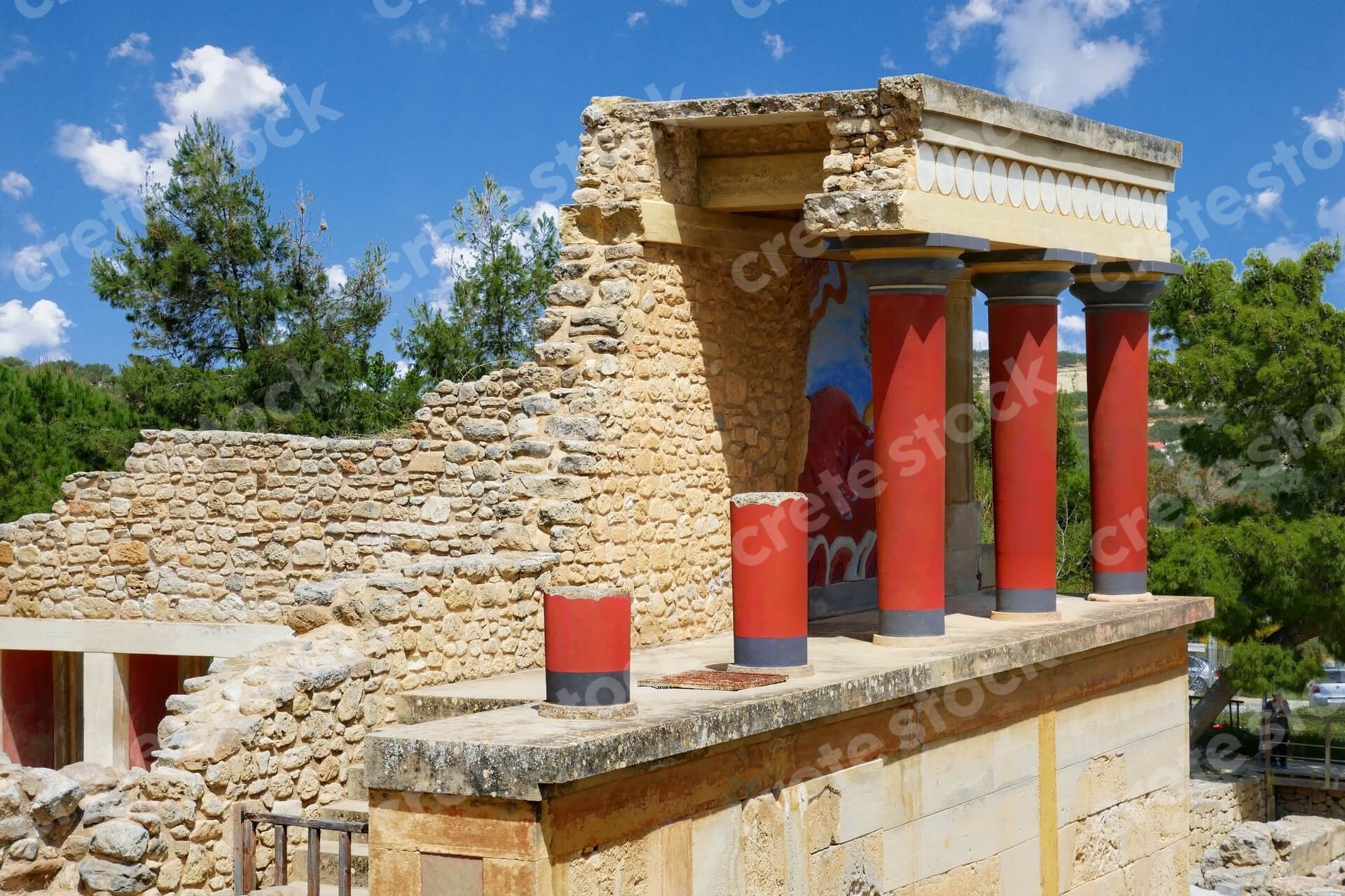 knossos-palace-archaeological-site-in-heraklion