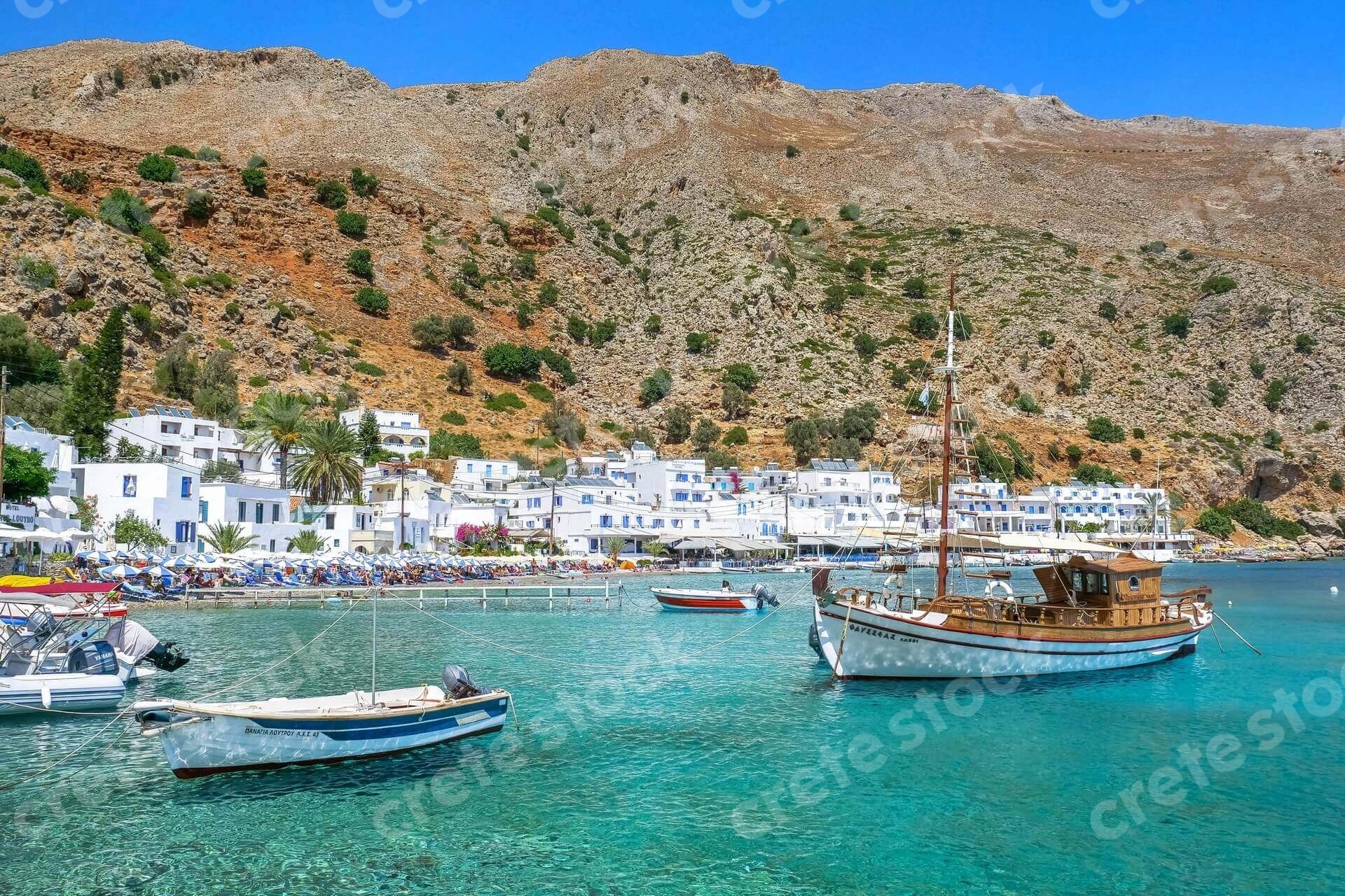 boats-in-loutro-village-in-chania