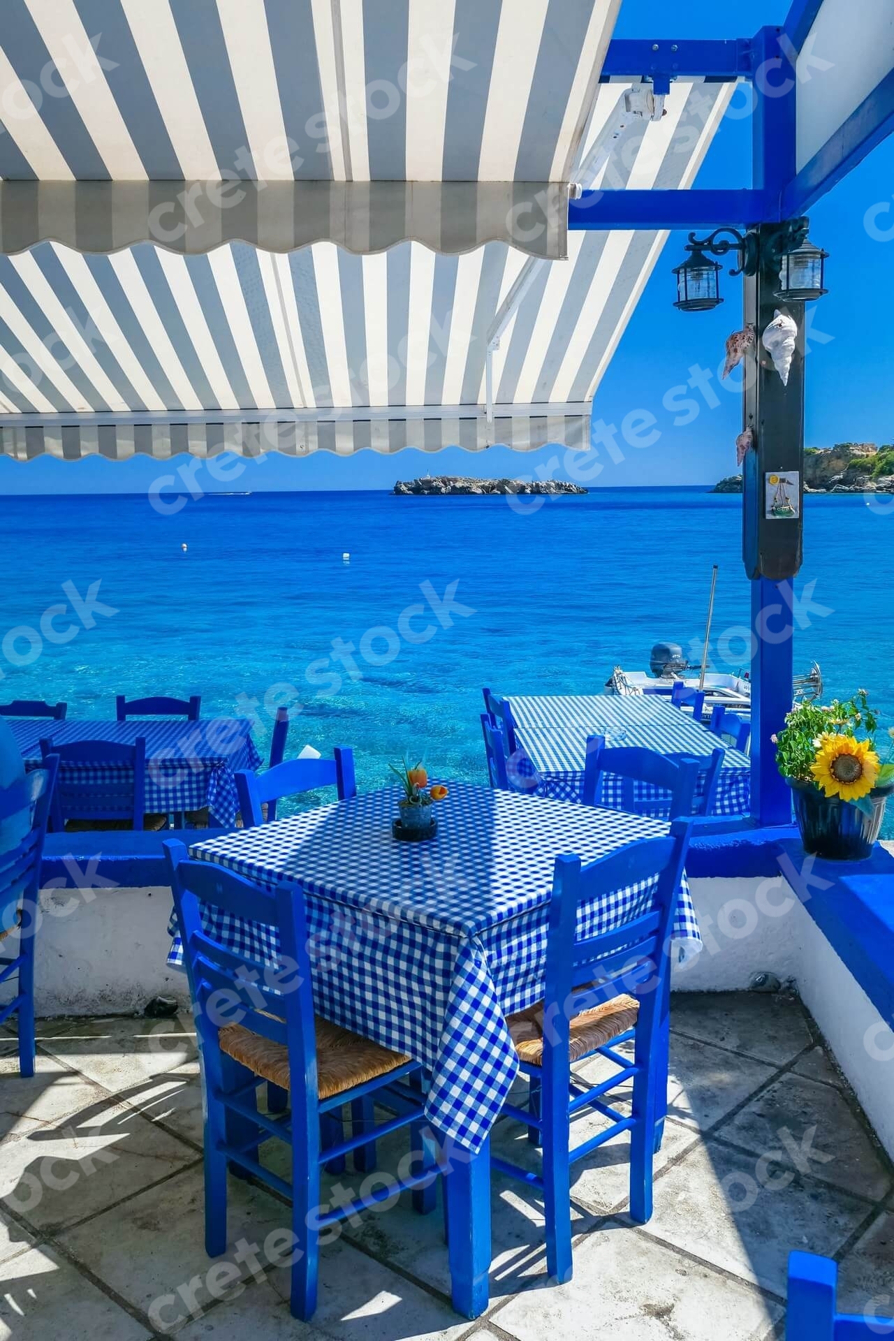 restaurant-in-loutro-village-chania