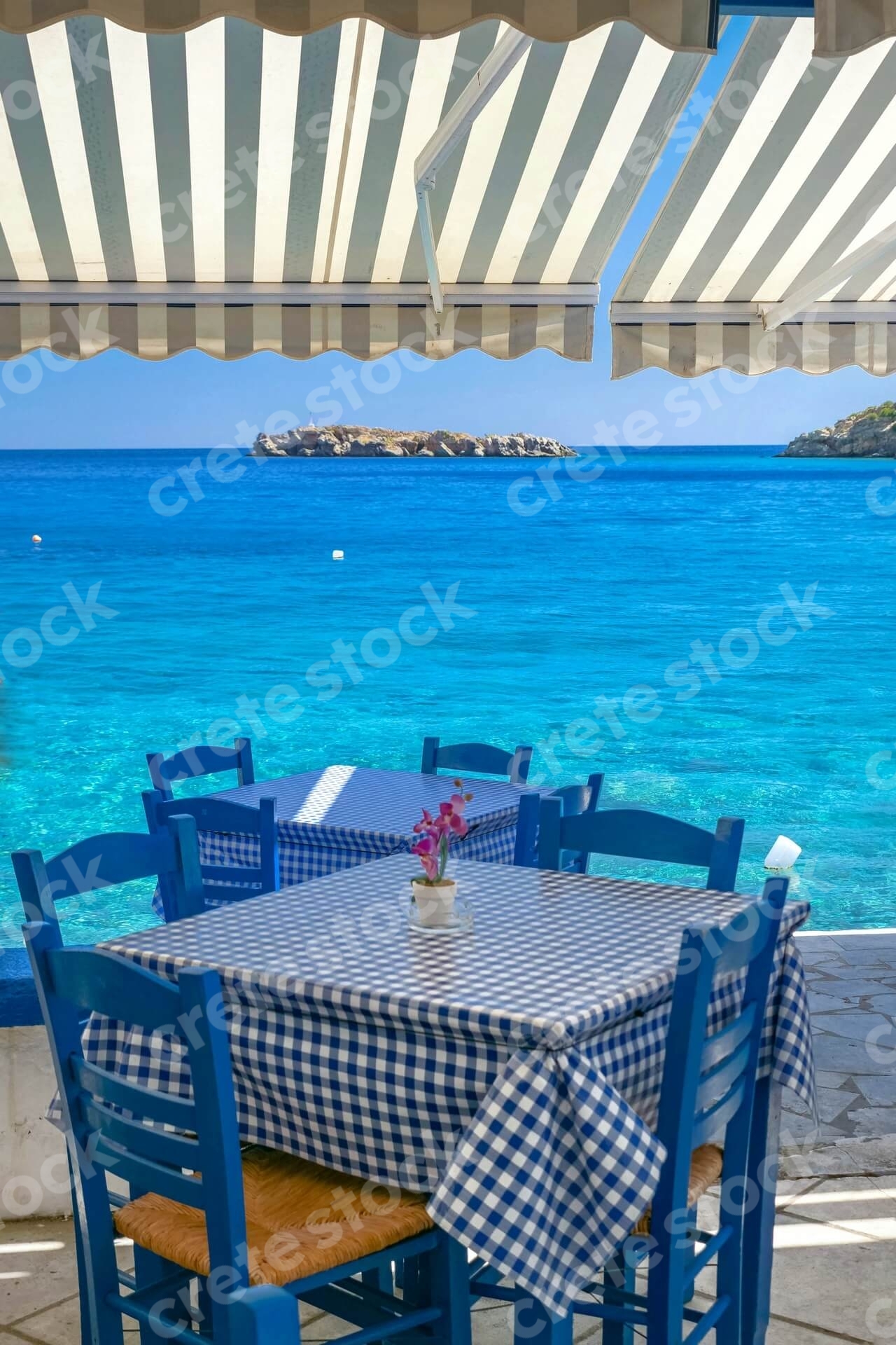 restaurant-in-loutro-village-chania