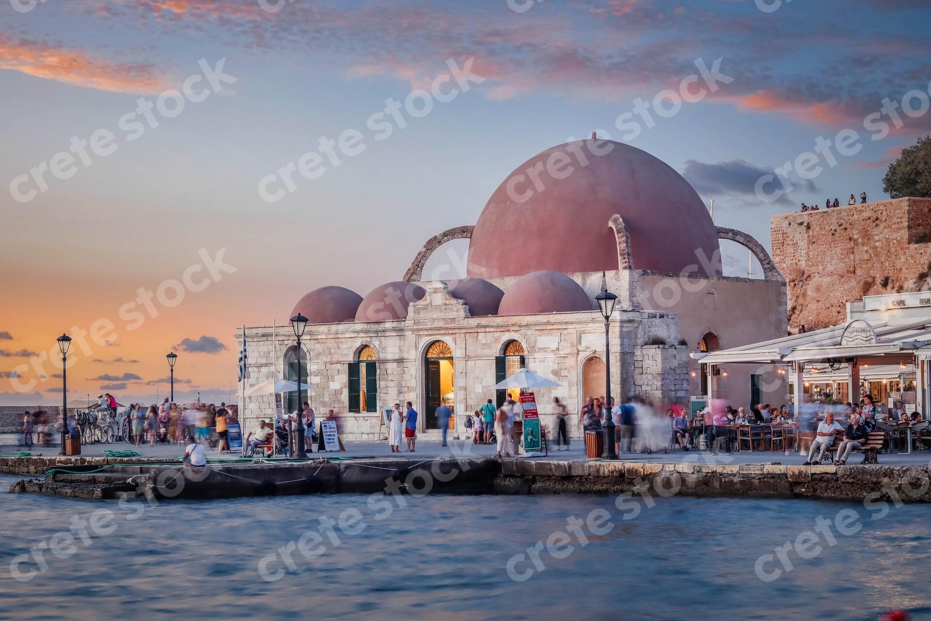 yali-mosque-in-the-venetian-old-port-in-chania
