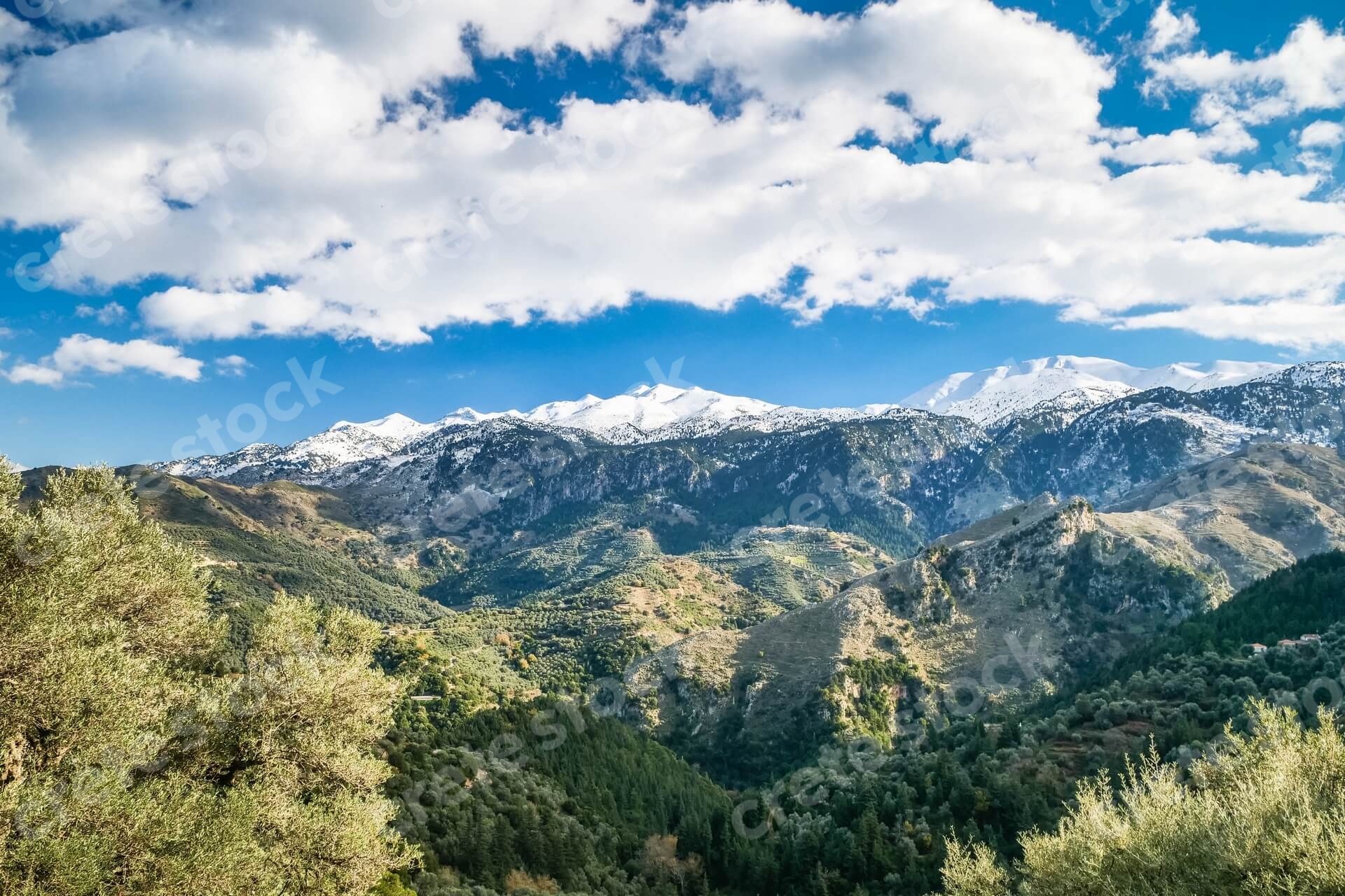 white-mountains-with-snow-in-chania